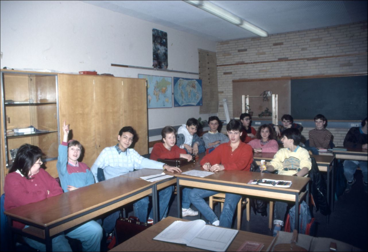 <i><b>Klasse H8-1987-88-1</b></i>
